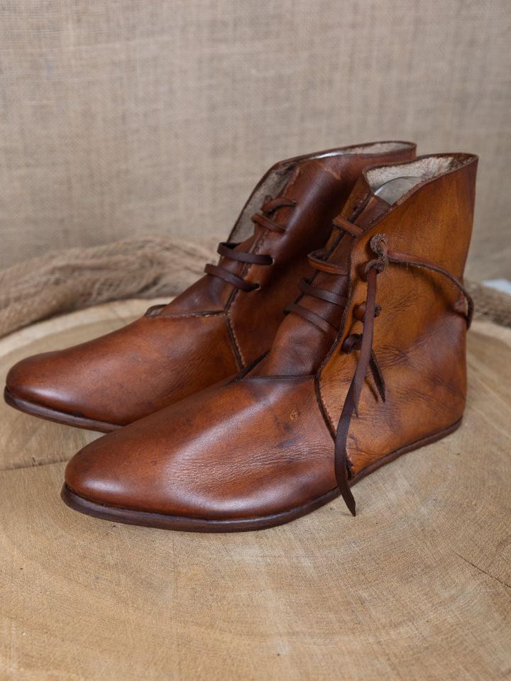Medieval shoe with single nailed sole brown 2
