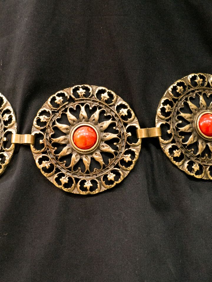 Chain belt with sun pattern and red stones antique brass 2