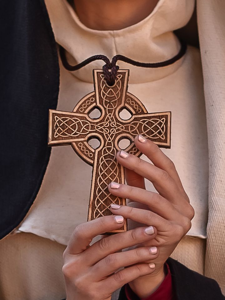 Celtic wooden cross with engraving 2