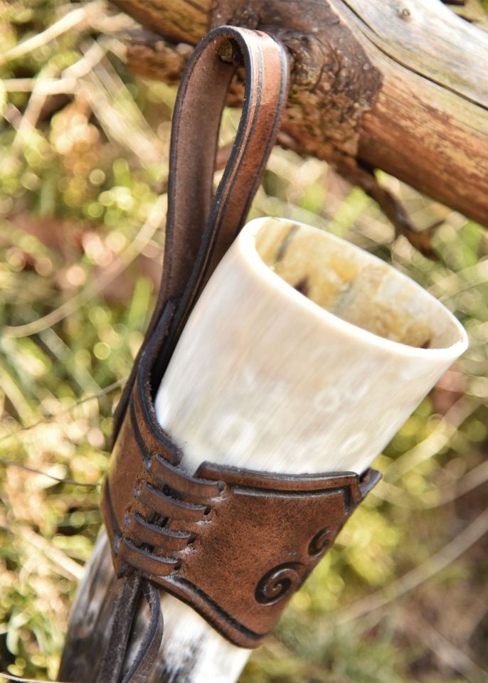 Leather horn holder for Drinking Horn embossed triskele S 2