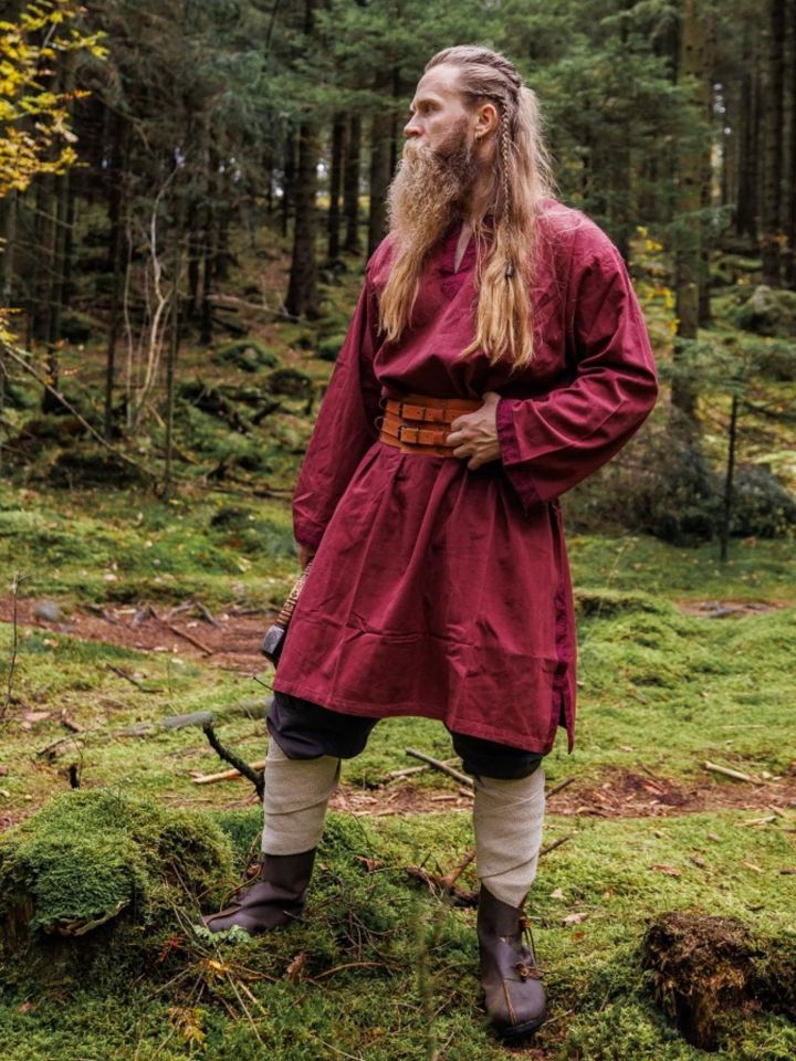 Tunic with red border 2