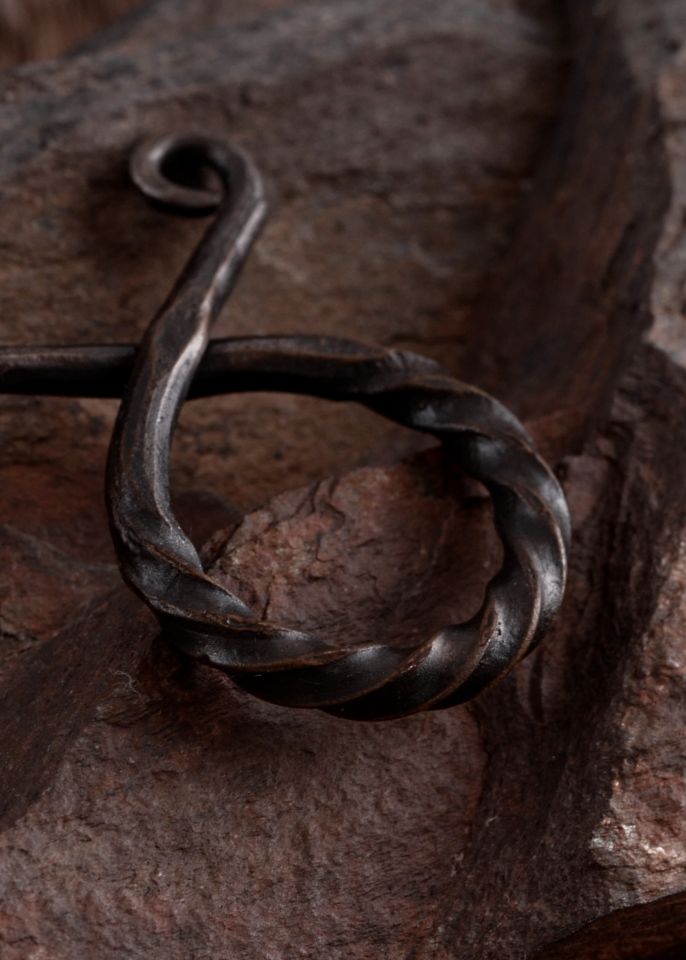 Small troll cross pendant twisted 2