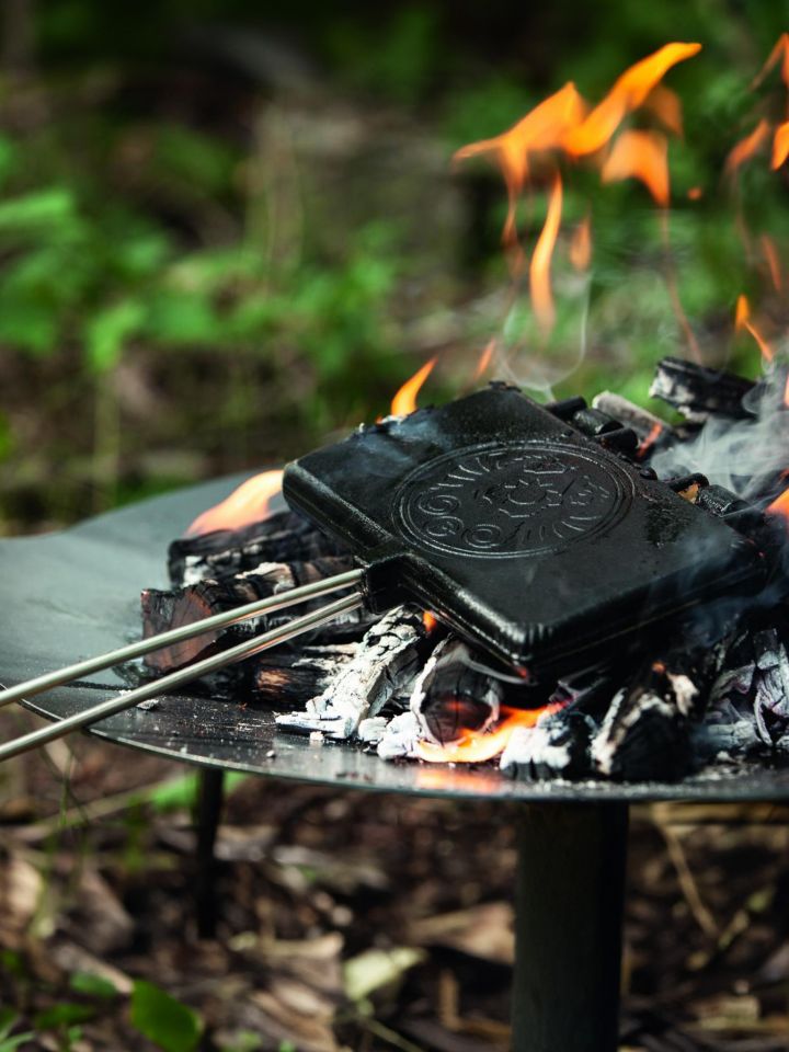 Cast iron waffle iron long 2