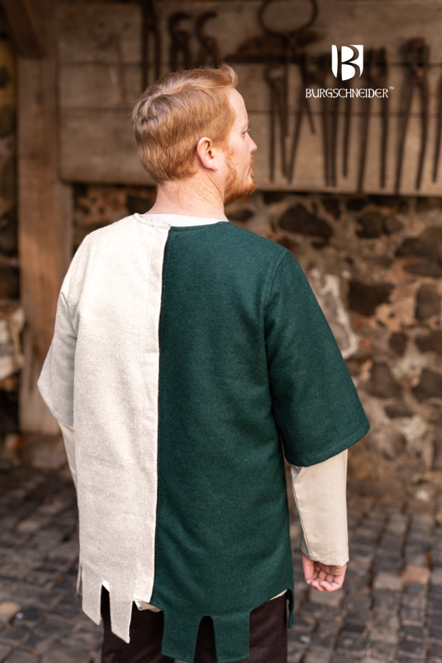 Left side Surcoat Aleran - natural wool 3