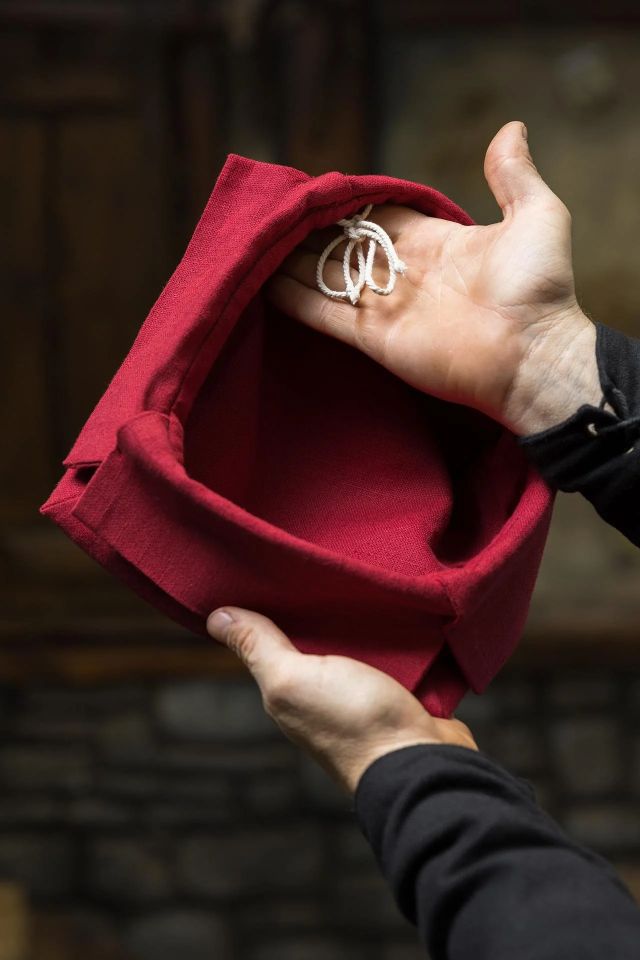 Warhammer Armoury Imperial Hat Type B Dark Red 3