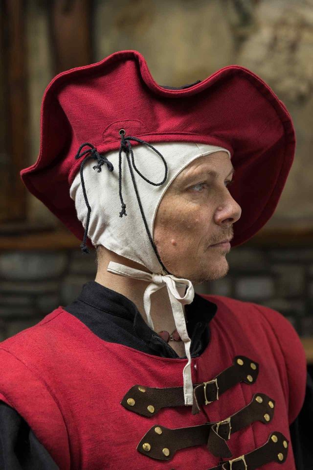 Warhammer Armoury Imperial Hat Type C dark red/black 3