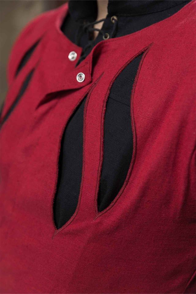 Warhammer Armoury Imperial doublet type B dark red 3