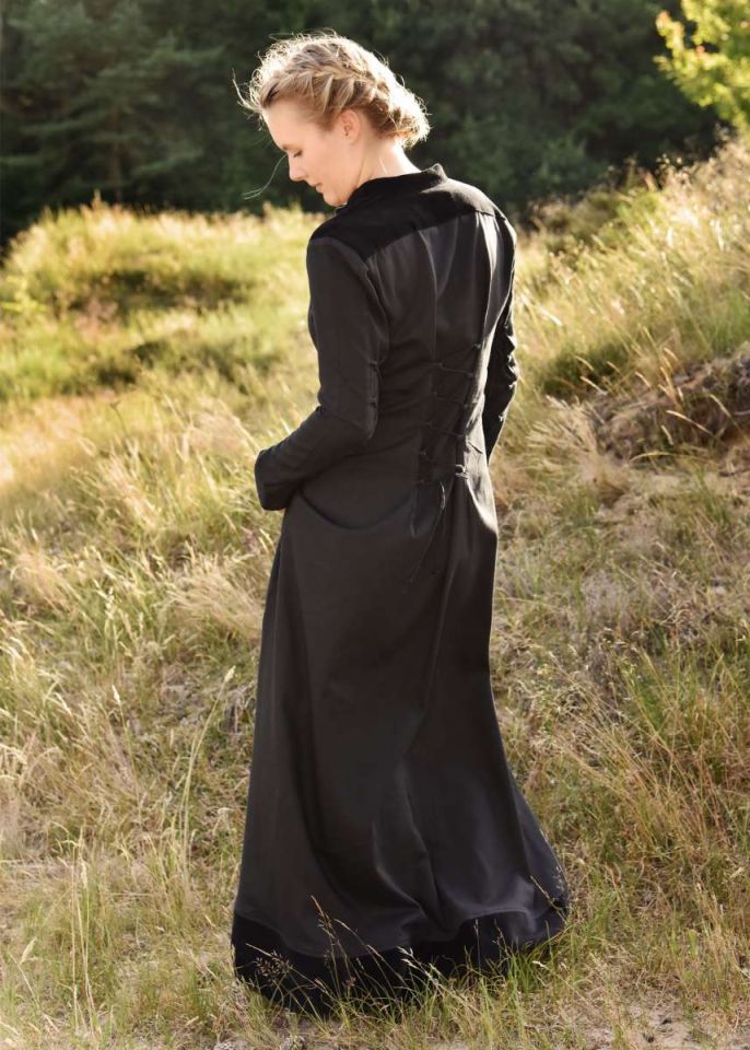 Medieval dress Meira with velvet details black M 3