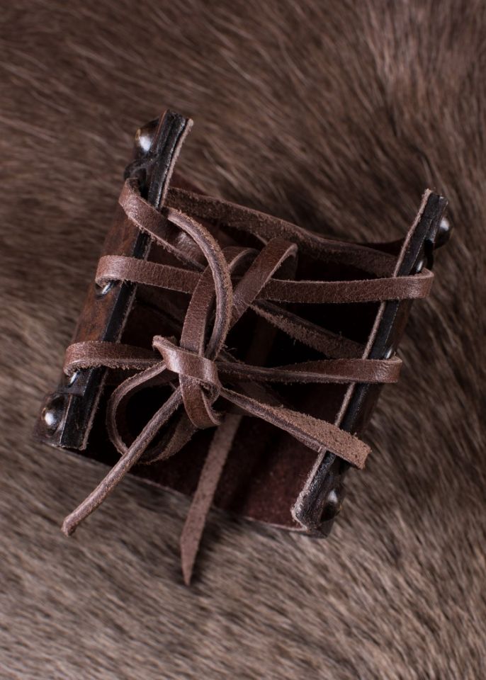 Leather bracers with triskel 3