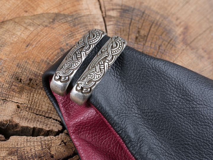 two-tone coin purse in black and red 3