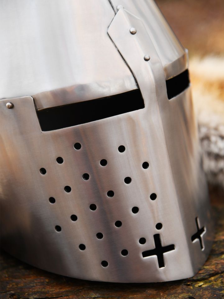 Large helmet "Pembridge", ca. 1370 AD 3