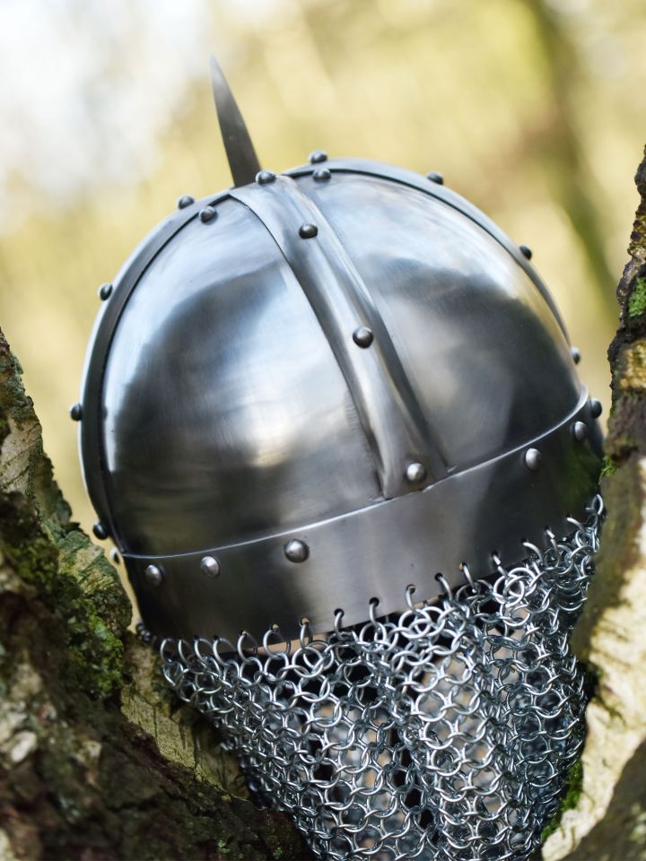 Viking spectacle helmet with chain brim 3