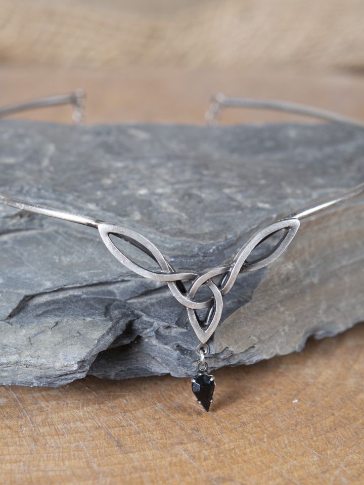 Tiara with Celtic braid and black stone 3