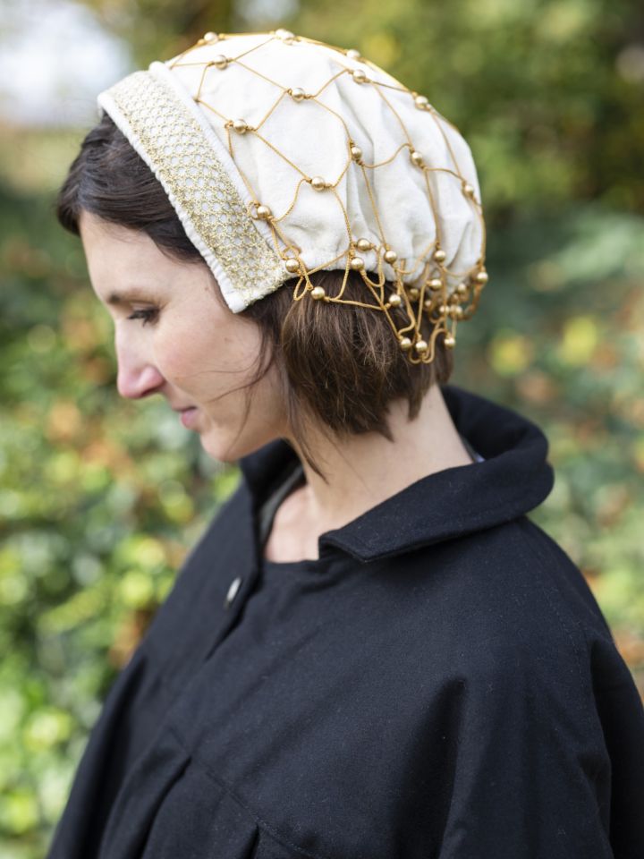 Hood with natural pearls 3