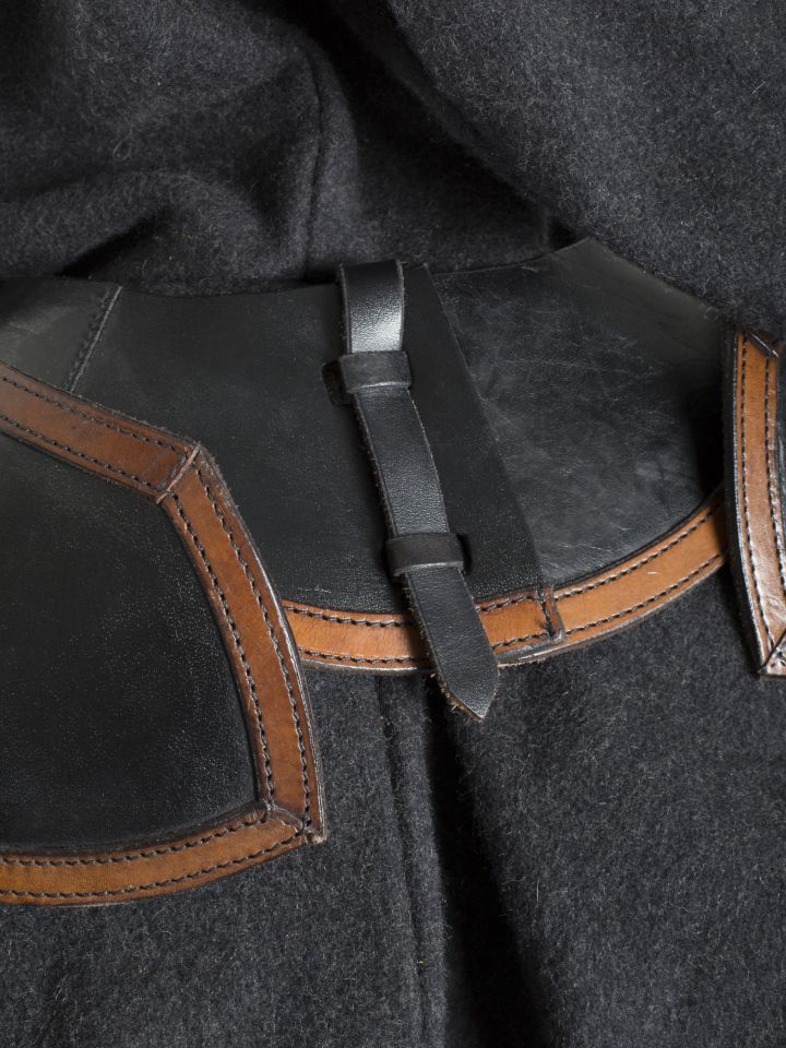 Leather shoulders with collar in black/brown 3