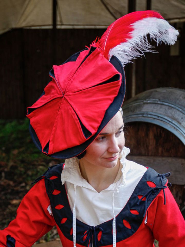 Hat Frundsberg red/black 3