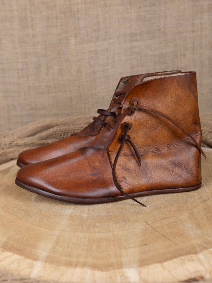 Medieval shoe with single nailed sole brown 3
