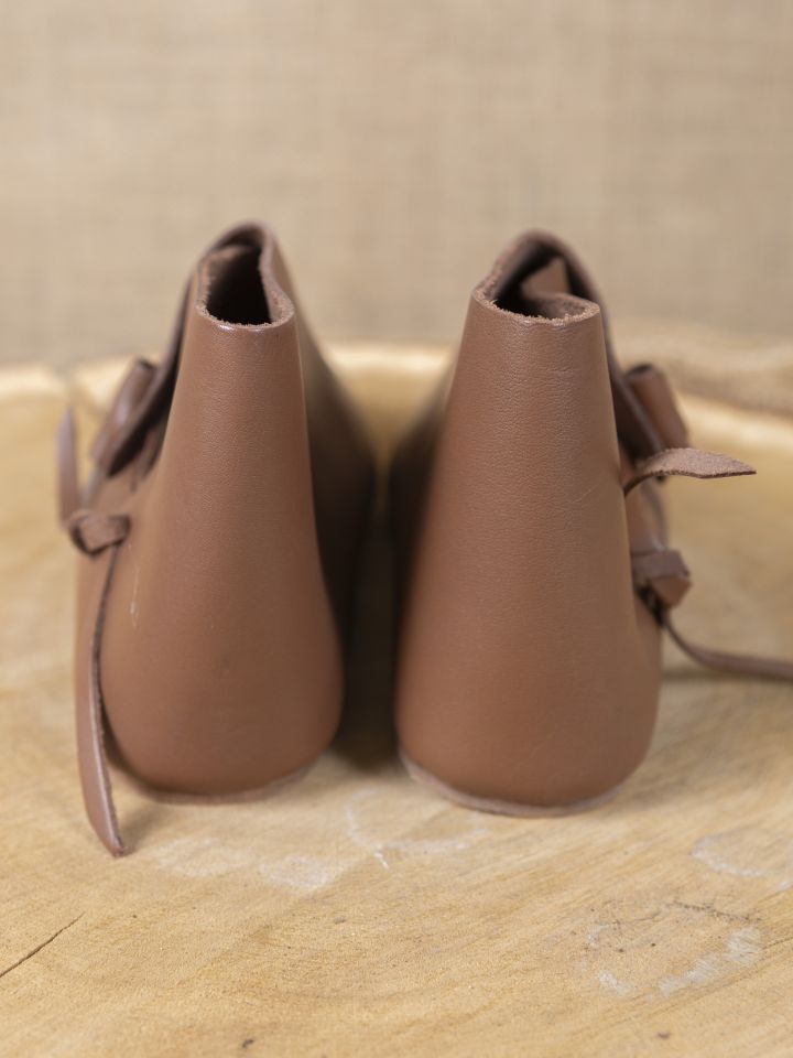 Early medieval shoes with toggle fastener 3