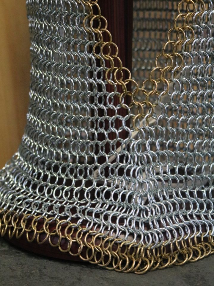 Galvanized chain hood with gold rim 3