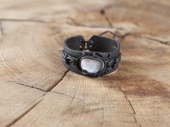 Bangle with rock crystal 3