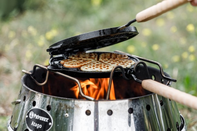 Reversible waffle iron with support 3