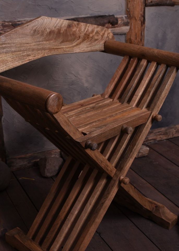 Medieval scissor chair 3