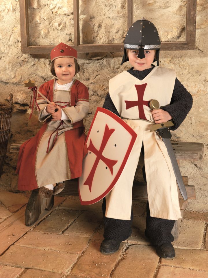 Dress damsel with crown 3