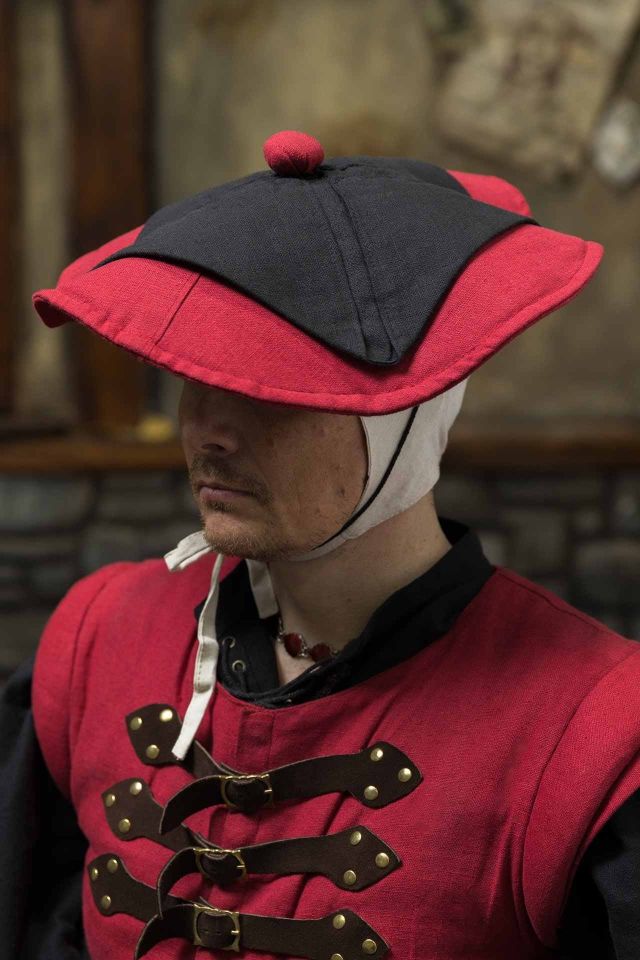 Warhammer Armoury Imperial Hat Type C dark red/black 4