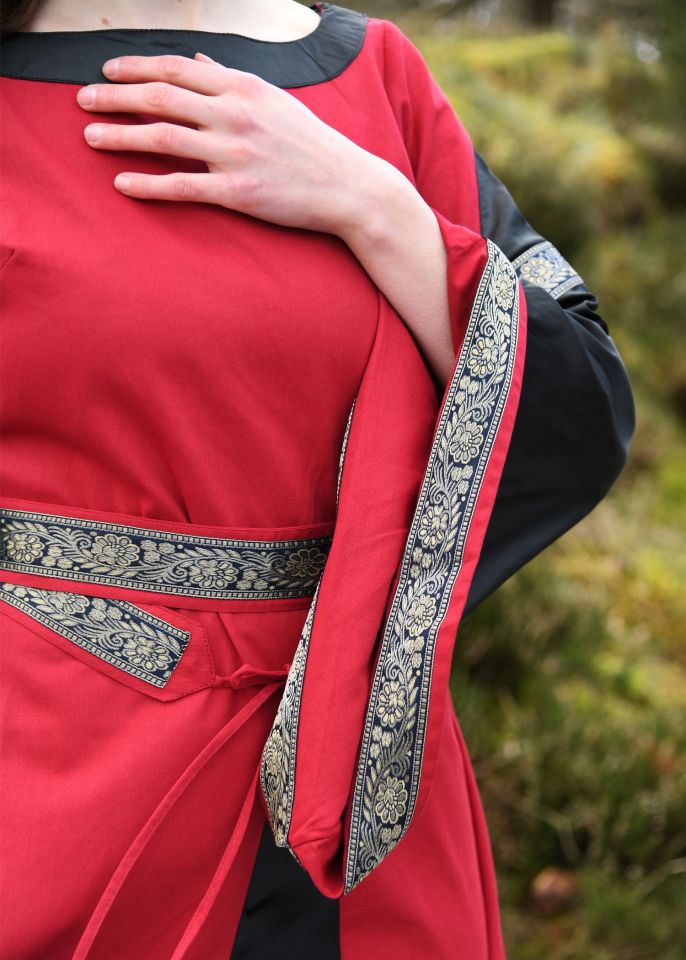 Noble medieval dress Bliaut red-black XXL 4