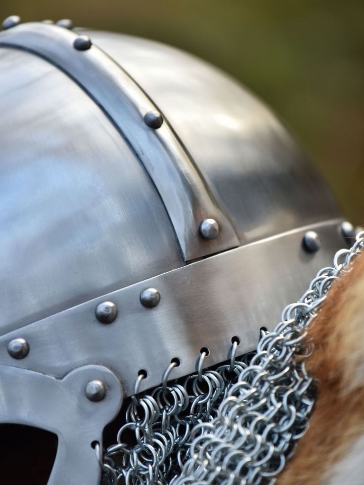 Viking spectacle helmet with chain brim 4