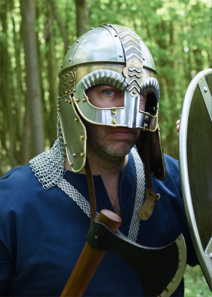 richly decorated spectacle helmet 4