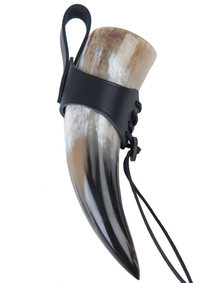 Drinking horn holder for lacing 4