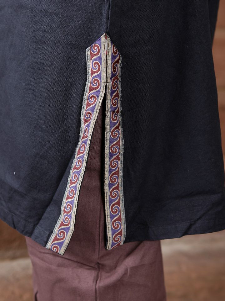 Tunic with black border 4