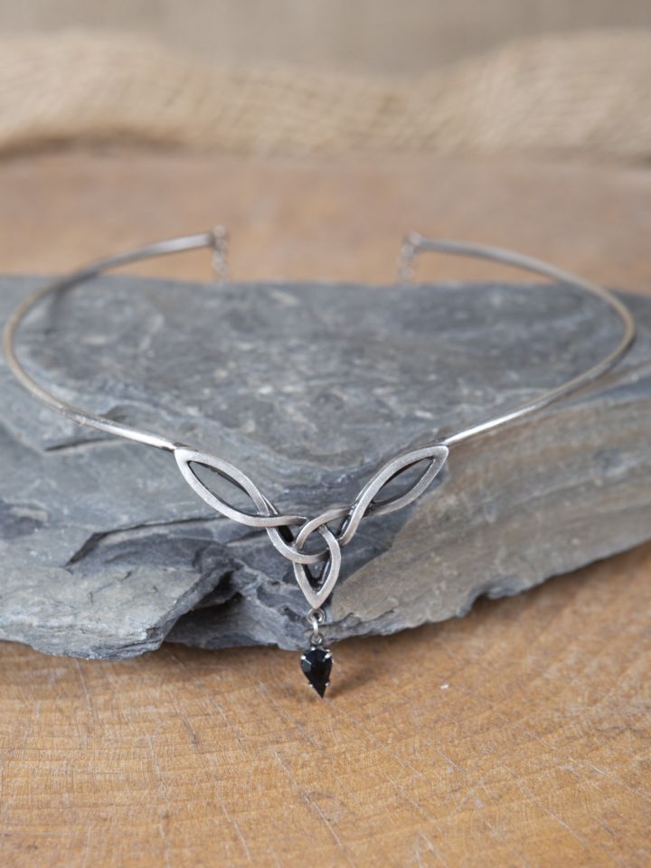 Tiara with Celtic braid and black stone 4