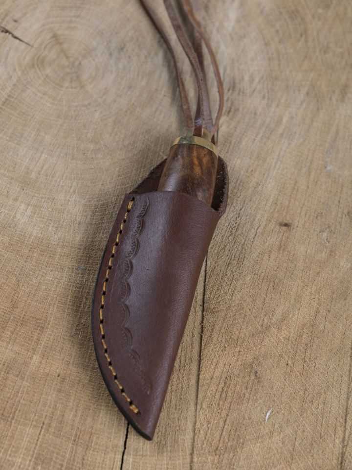 Small neck knife with wooden handle 4