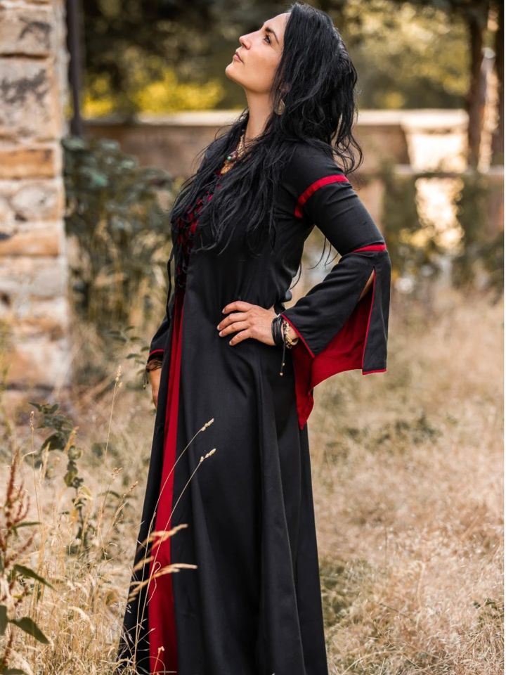 Dress with trumpet sleeves black-red L 4