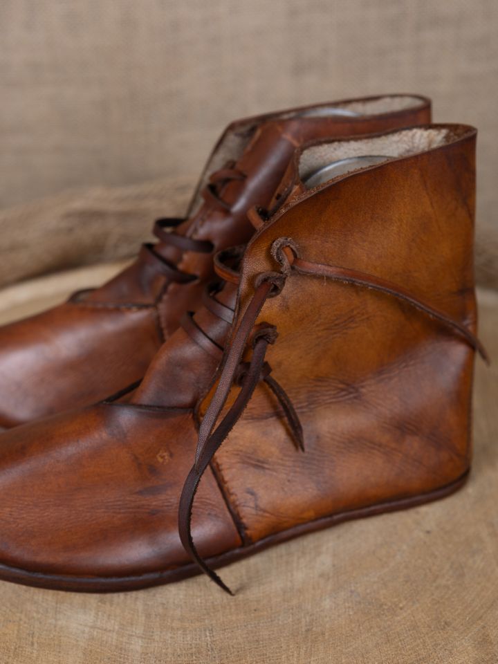 Medieval shoe with single nailed sole brown 4