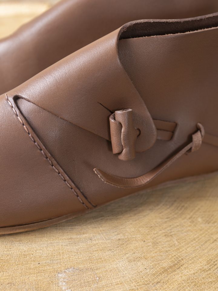 Early medieval shoes with toggle fastener 4