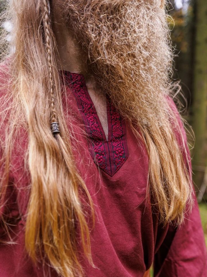 Tunic with red border 4