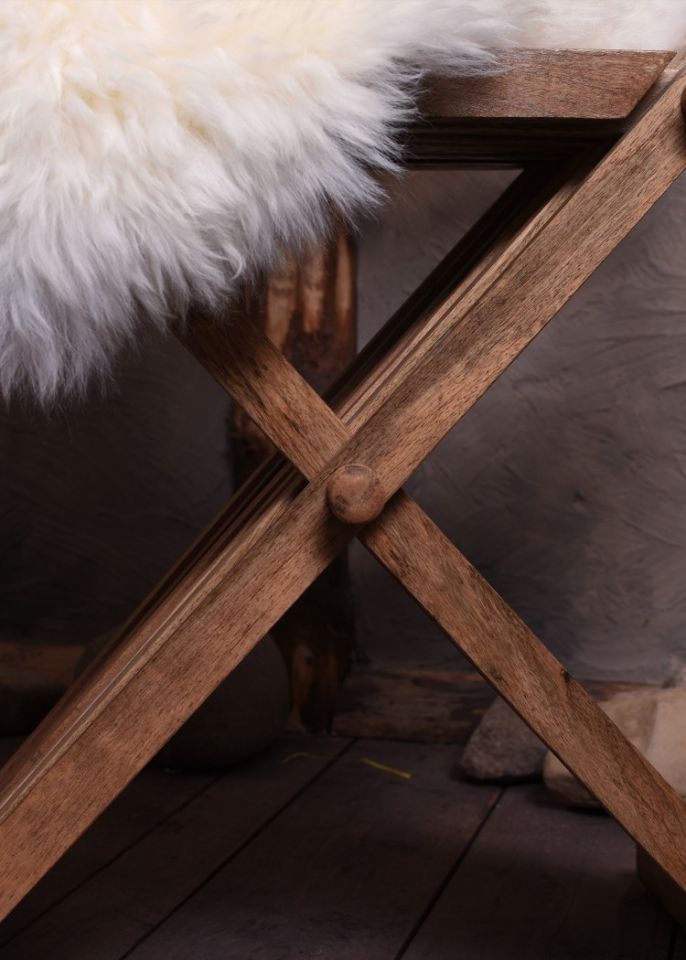 Medieval scissor chair 4