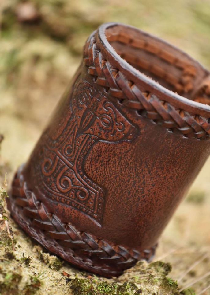 Dice cup with Thor's hammer 4
