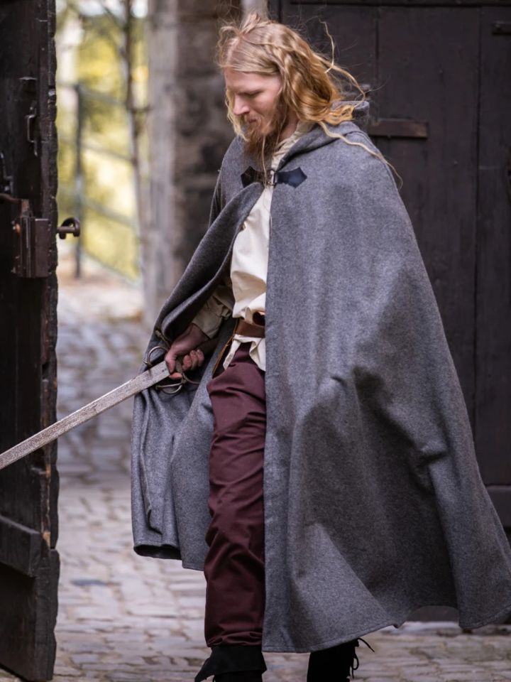 Wool cape with dragon clasp gray 130 cm 4