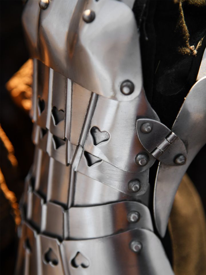 Gothic gauntlets 5