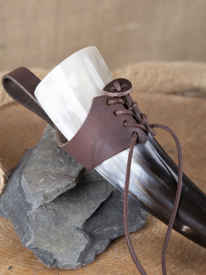 Drinking horn holder for lacing 5