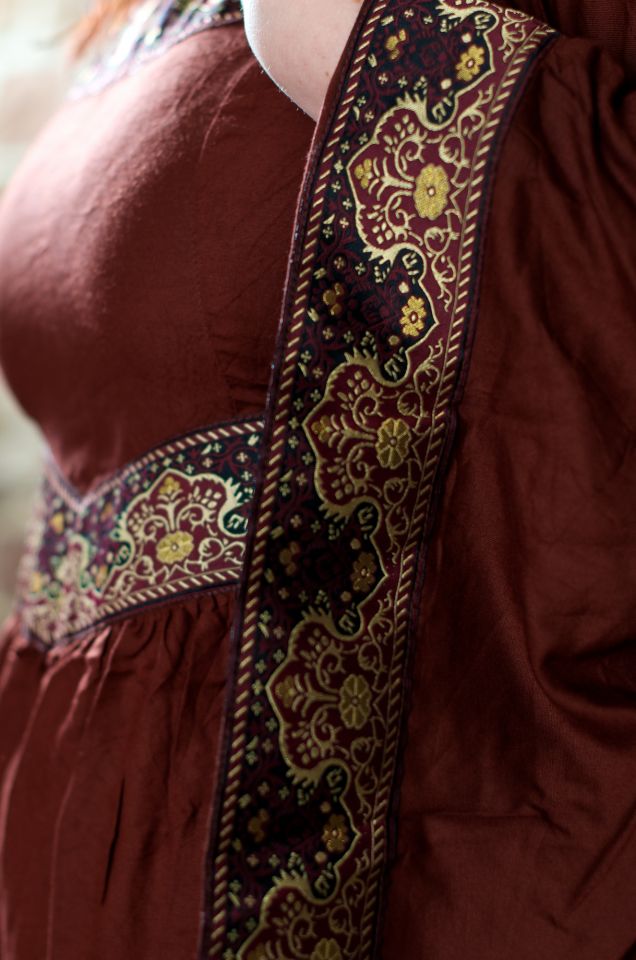 Burgundy medieval dress in red M 4