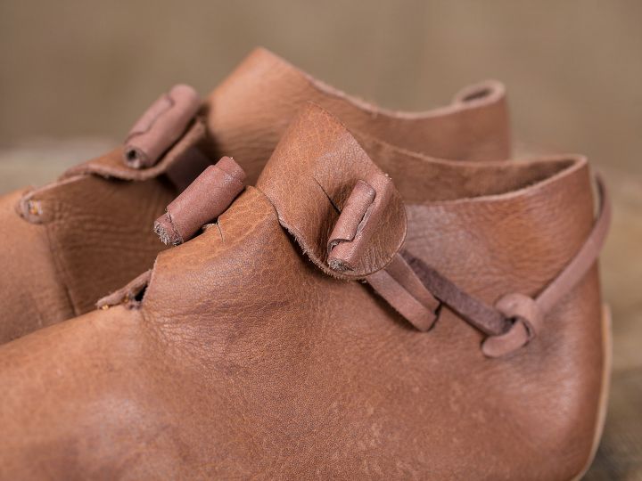 Reversible shoes with toggle buttons 46 5