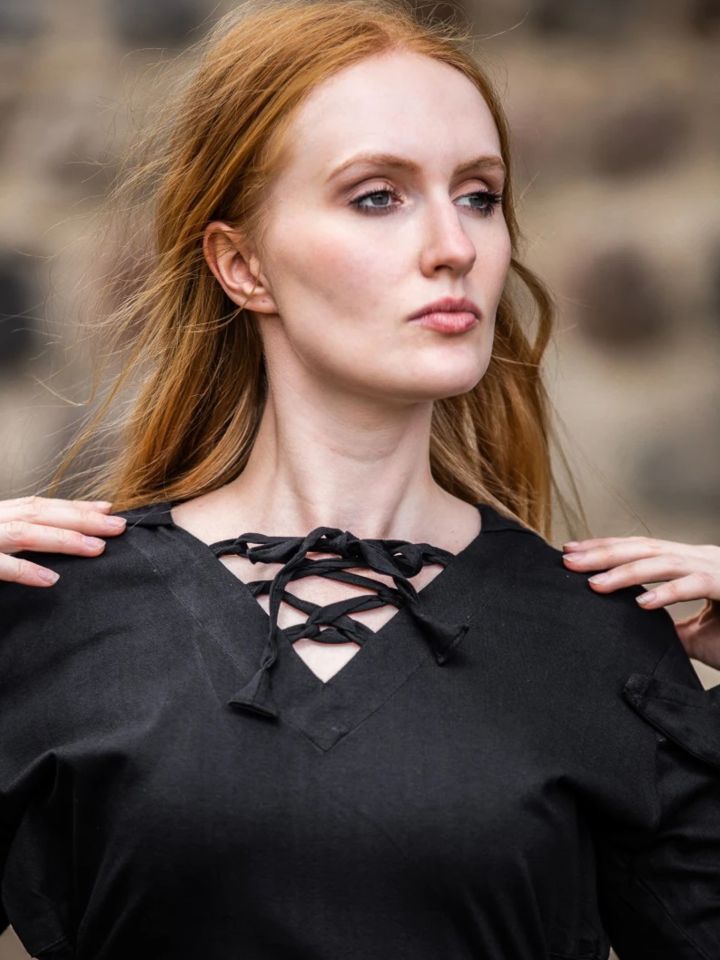 Blouse with pointed hood black 5