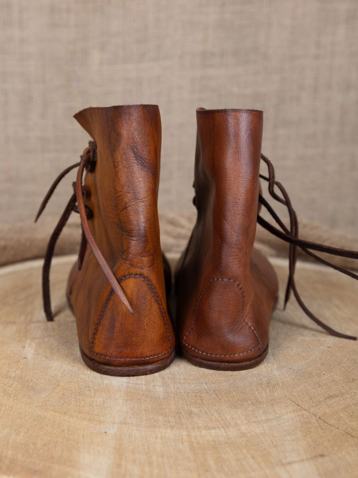 Medieval shoe with single nailed sole brown 5