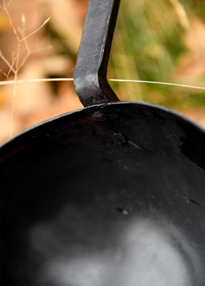 Tripod pan, hand-forged 5