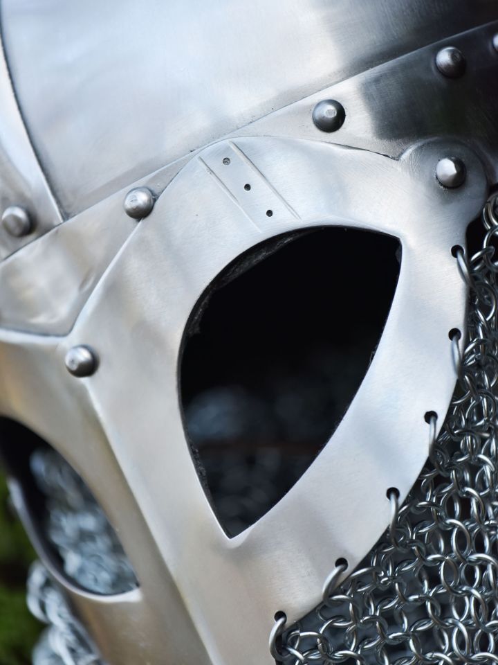 Viking spectacle helmet with chain brim 6